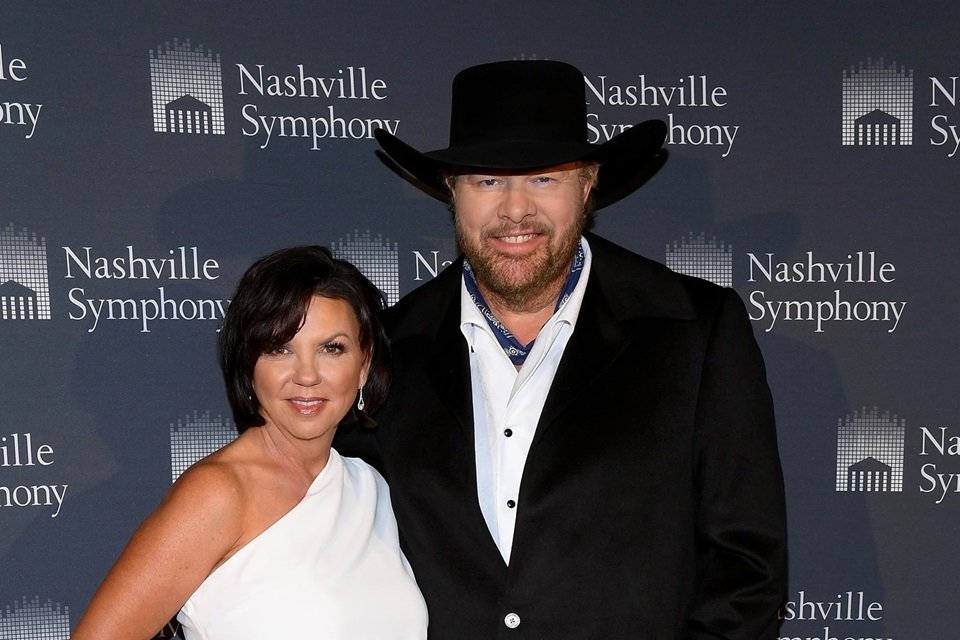 Toby Keith Wife: The Inspiring Love Story of Tricia Lucus toby keith wife